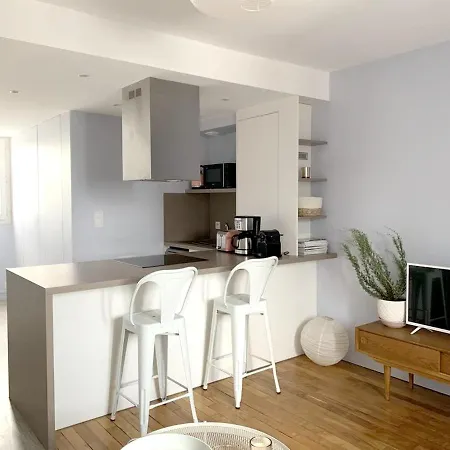 With 2 Bedrooms In With Wifi Apartment