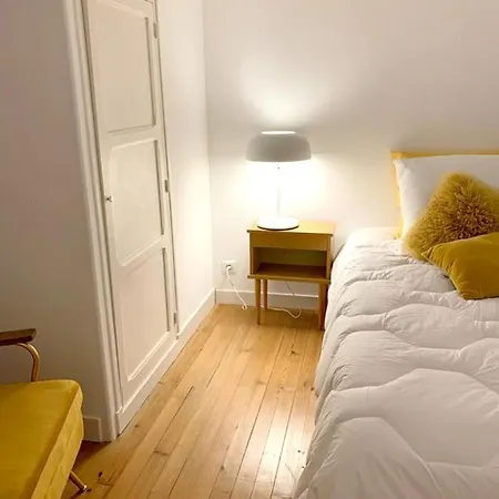 With 2 Bedrooms In With Wifi Apartment *