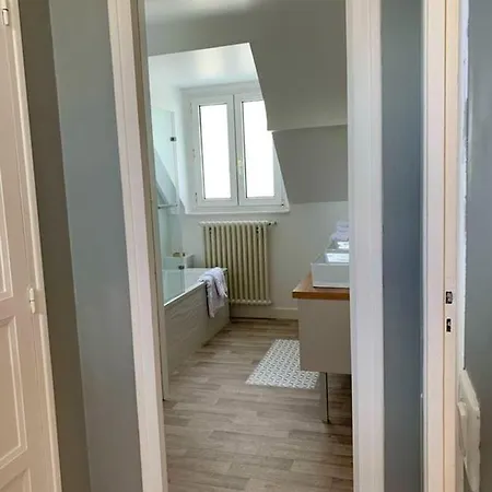 With 2 Bedrooms In With Wifi Apartment